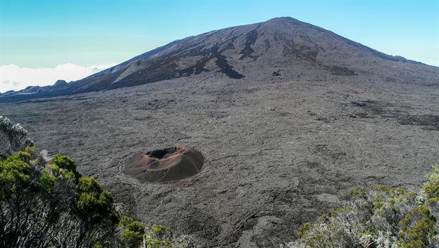 Der "Piton de la Fournaise" zählt mit über 2.600 Metern Höhe zu den aktivsten Vulkanen der Welt. Leider ist er derzeit nicht aktiv.